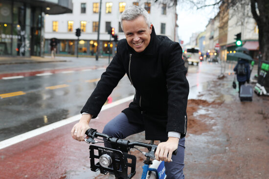 DOGAs administrerende direktør Tor Inge Hjemdal på bysykkel.
