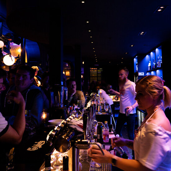 Bar med mange bargjester