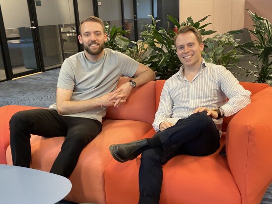 Bilde av to gründere i selskapet PAZZING:Jørgen Eiane til venstre og Martin Mathisen til høyre.
