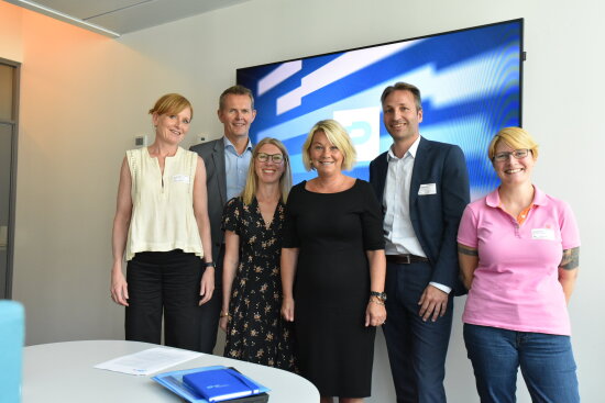Representanter fra NAV og Skedsmo kommune presenterte innovasjonsprosjektet for bedre digitale økonomisk informasjon for Monica Mæland, Difi og DOGA.