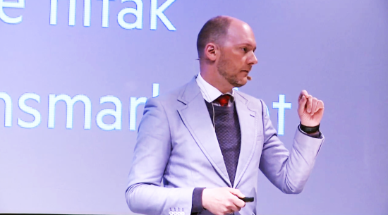 Fredrik Matheson fra IxDA på frokostmøte om interaksjonsdesign