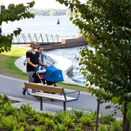 Vestre April bench in Stockholm_credit_ADAM STIRLING_VESTRE.jpg