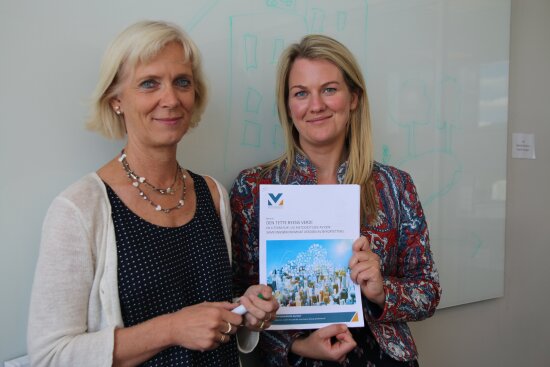 Kristin Magnussen og Caroline Wang Gierløff fra Menon.