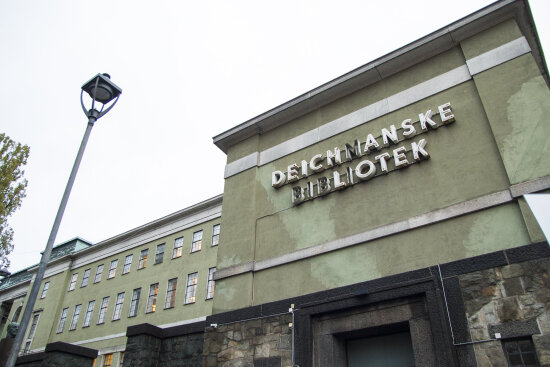 Fasaden av gamle Deichmanske hovedbibliotek i Oslo.
