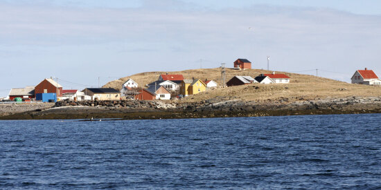 Bebyggelse langs kysten av Nord-Norge (Træna).